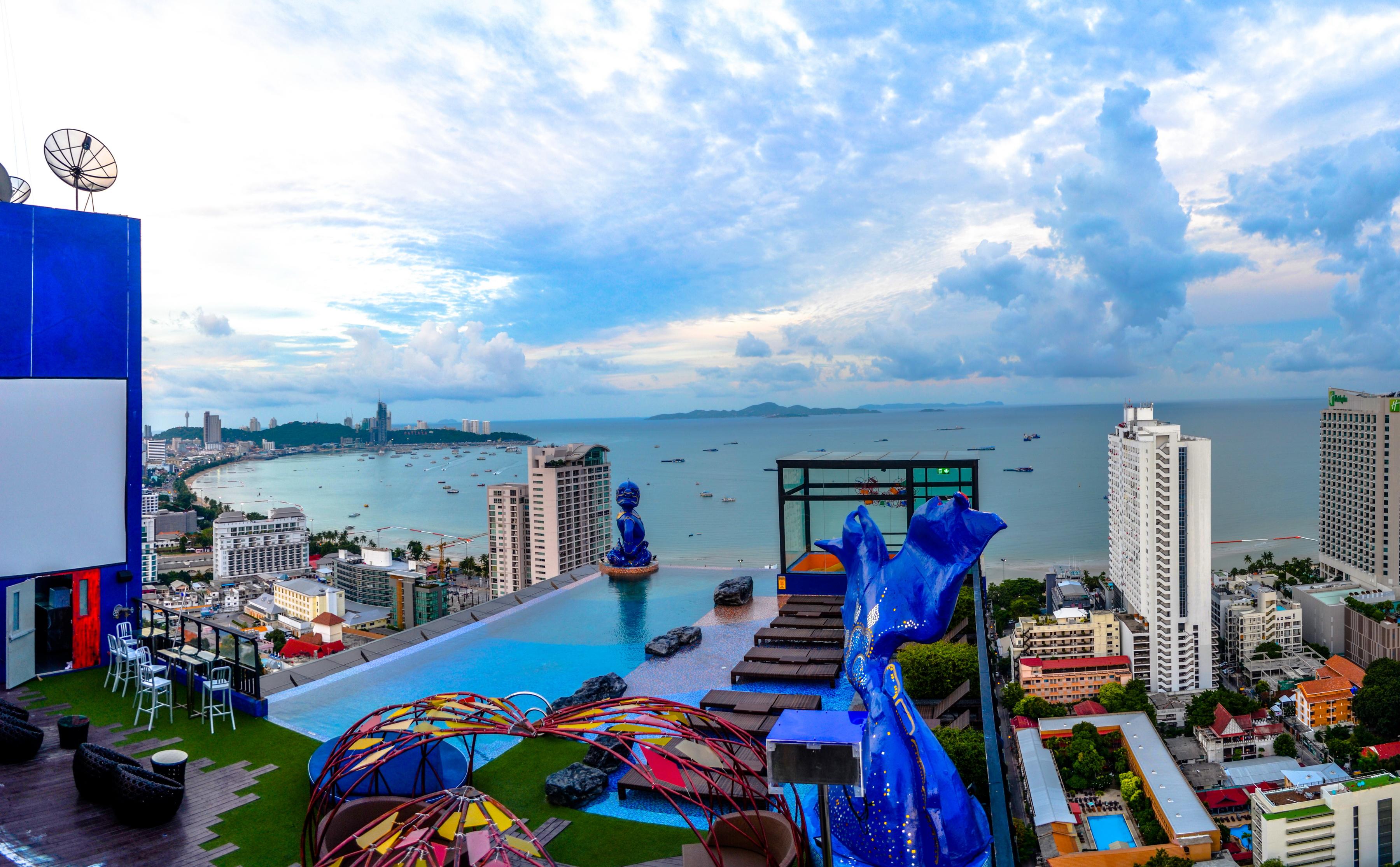 فندق سيام آت سيام ديزاين باتايا المظهر الخارجي الصورة View of Pattaya from a rooftop bar