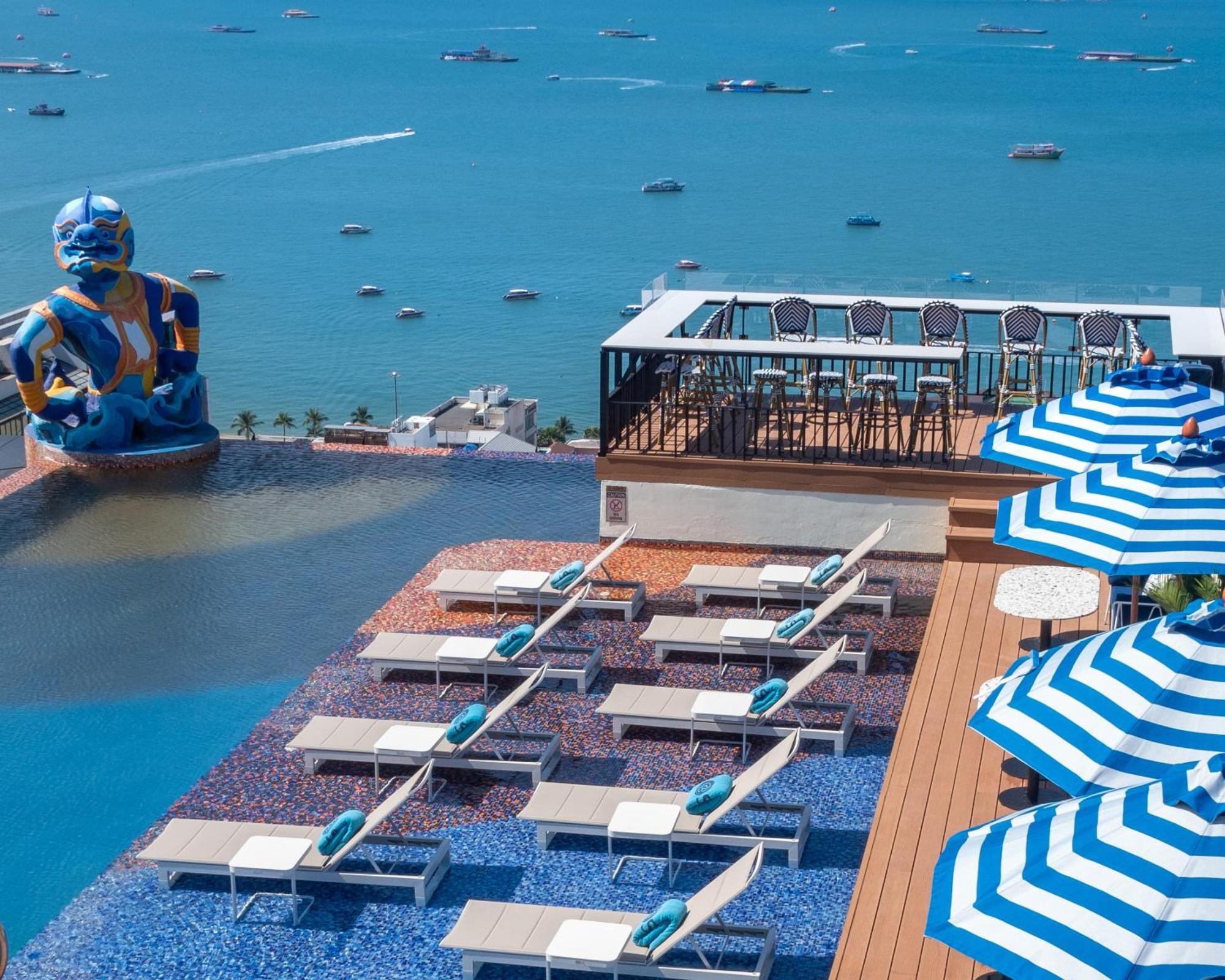 فندق سيام آت سيام ديزاين باتايا المظهر الخارجي الصورة The pool at the hotel