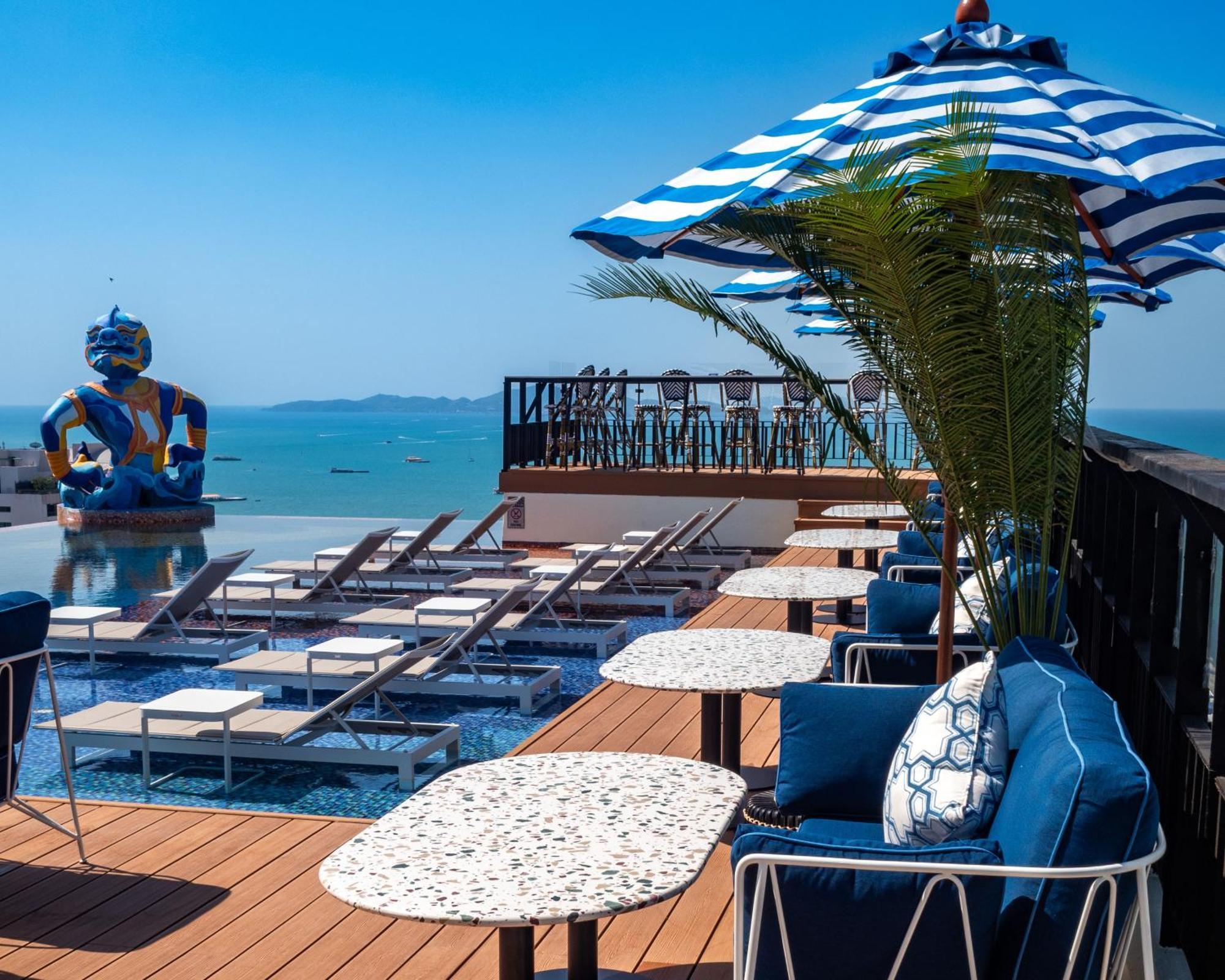 فندق سيام آت سيام ديزاين باتايا المظهر الخارجي الصورة The rooftop pool at the hotel